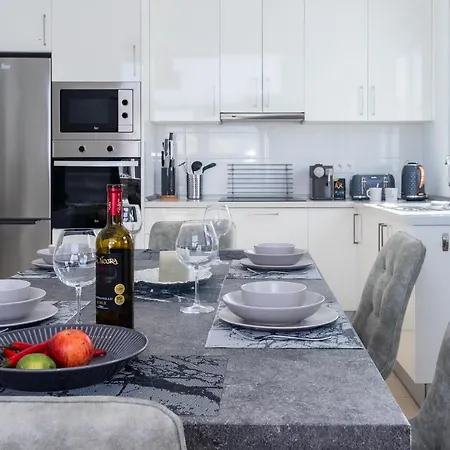 3-bed In Playa Blanca By Retreat Villas Vila