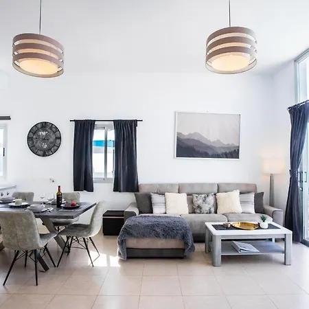 Вилла 3-bed In Playa Blanca By Retreat Villas