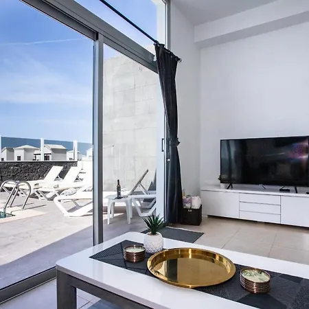 3-bed In Playa Blanca By Retreat Villas Коста Бланка