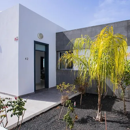 3-bed In Playa Blanca By Retreat Villas *
