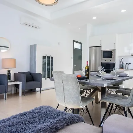 3-bed In Playa Blanca By Retreat Villas 빌라 *